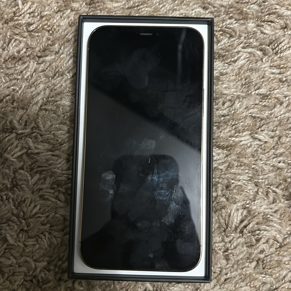 iPhone 12 Pro - Picture 2 of 4